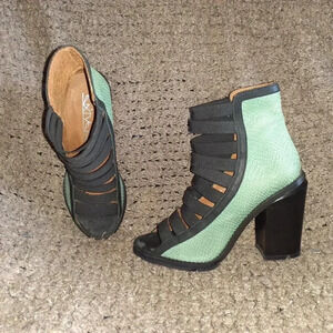 SIXTYSEVEN-Anthropologie-Green Textured Leather/Elastic Straps-Ankle Bootie-Sz36